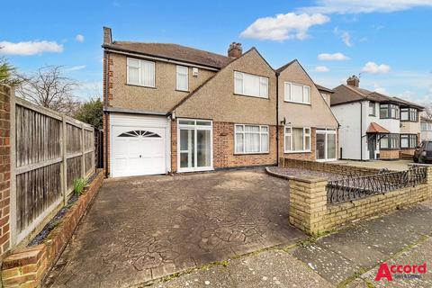5 bedroom semi-detached house for sale, Nevis Close, Romford, RM1