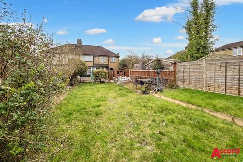 1 Nevis Close, Romford, RM1 4LS