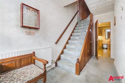 1 Nevis Close, Romford, RM1 4LS