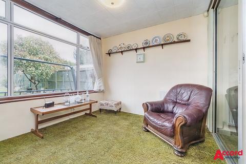 1 Nevis Close, Romford, RM1 4LS