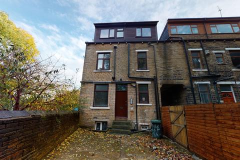 Studio to rent, Dirkhill Road BD7