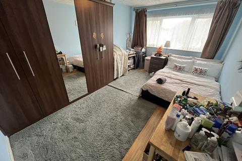 2 bedroom flat for sale, Byron Way, Northolt