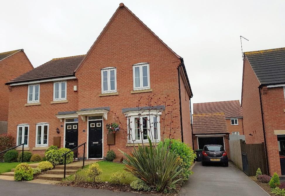 Lynton Drive, Sutton In Ashfield 3 bed semidetached house to rent £