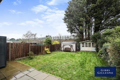 5 bedroom semi-detached house to rent, Tolcarne Drive, Pinner