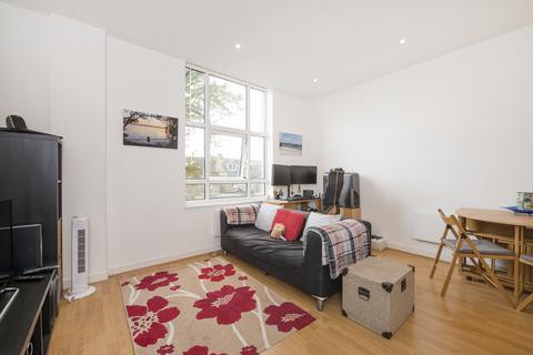 1 bedroom flat to rent, Bromyard House, W3