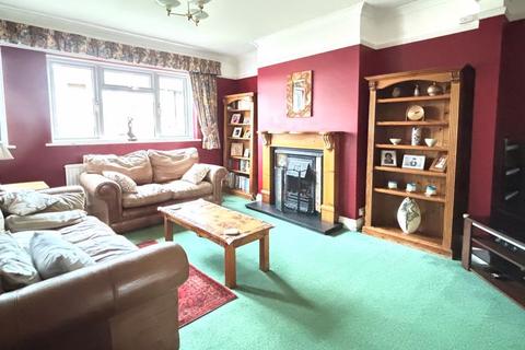 9 Armscroft Way, Gloucester, GL2 0ST