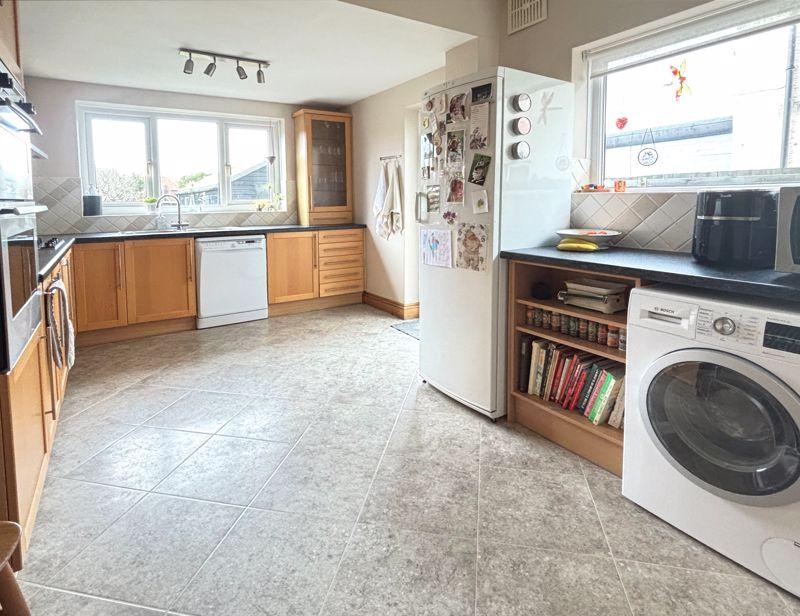 Armscroft Way, Barnwood, Gloucester 3 bed semidetached house for sale