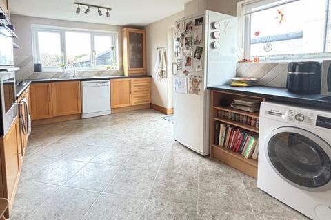 9 Armscroft Way, Gloucester, GL2 0ST