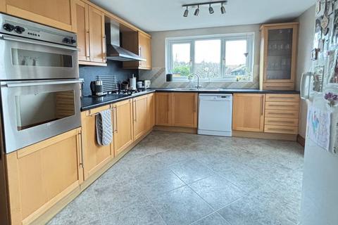 9 Armscroft Way, Gloucester, GL2 0ST