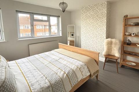 9 Armscroft Way, Gloucester, GL2 0ST