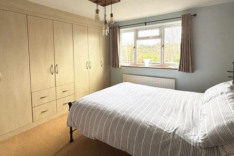 9 Armscroft Way, Gloucester, GL2 0ST