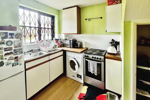 1 bedroom semi-detached house to rent, Frankswood Avenue, Yiewsley