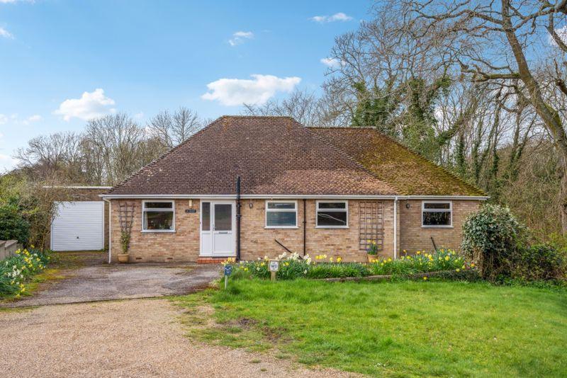 School Close, Cryers Hill HP15 3 bed bungalow for sale £650,000