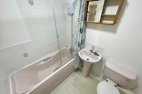 2 bedroom townhouse to rent, Saffron Drive, Oakwood, Derby, DE21
