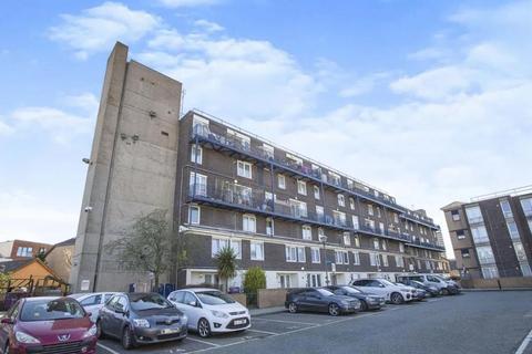 2 bedroom maisonette to rent, Allen road, Bow, London, E3 5JZ