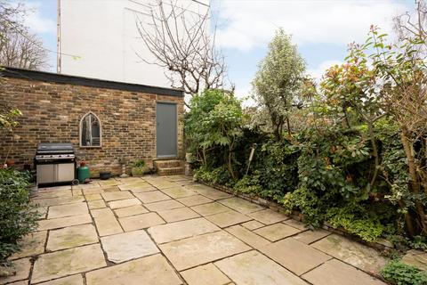 5 bedroom end of terrace house for sale, St. Peter's Street, London, N1