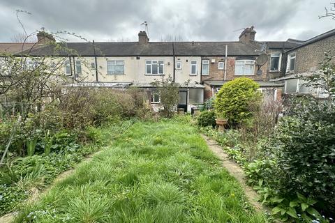 3 bedroom terraced house for sale, Cambrian Road, London