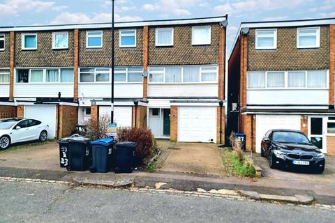 4 bedroom end of terrace house to rent, Knighton Close, South Croydon, CR2