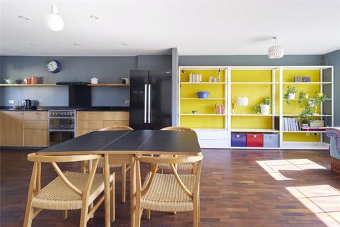 31 Lawrence Close, London, E3 2AS
