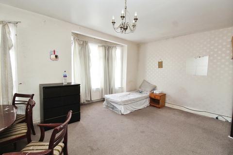 2 bedroom flat for sale, Ingleby Road, ILFORD, IG1