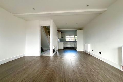 3 bedroom flat for sale, London E18