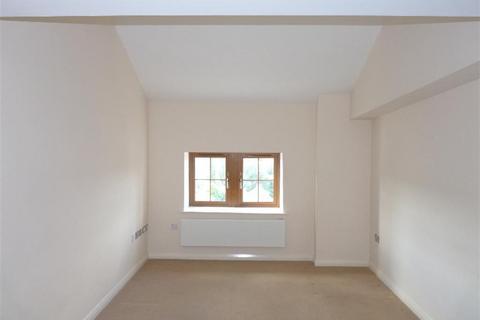 3 bedroom flat for sale, Canal Road, Riddlesden, Keighley, BD20
