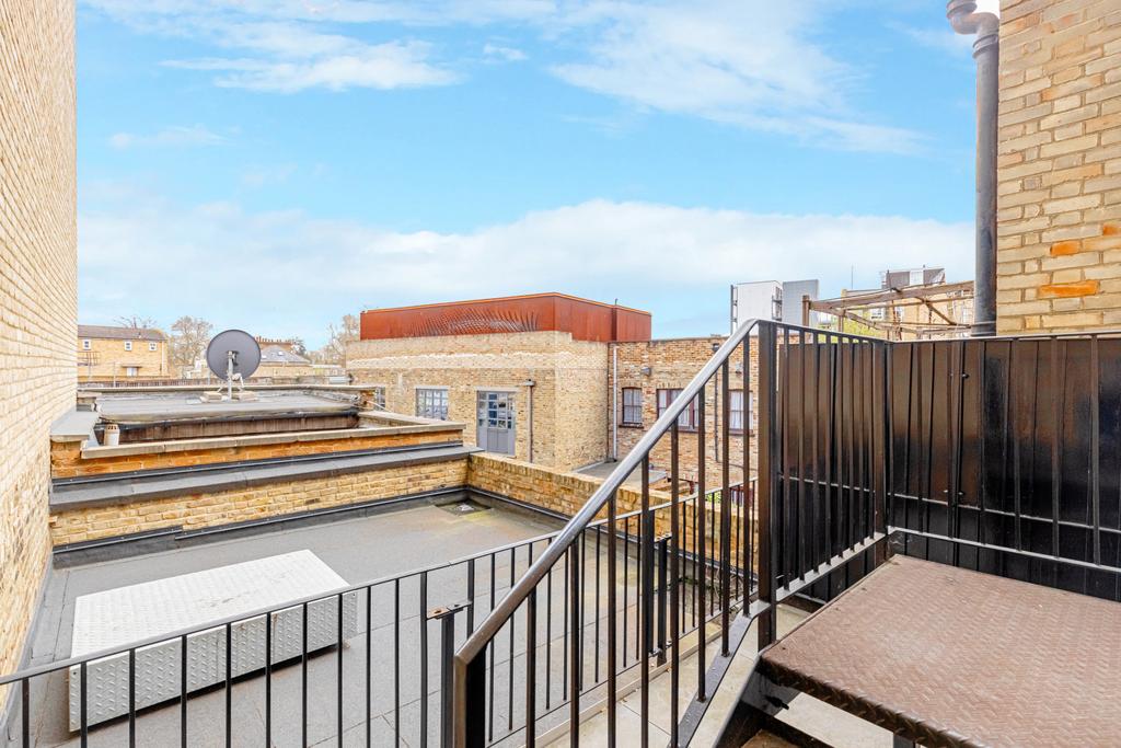 Apartment in London - More
