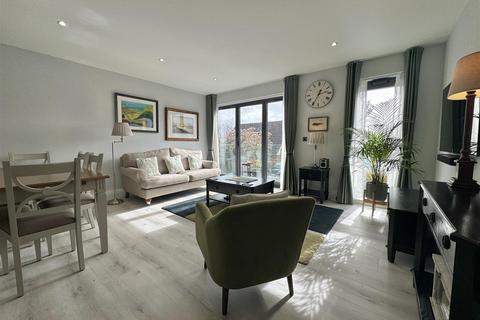 2 bedroom apartment to rent, Upper Street, Hampshire GU51