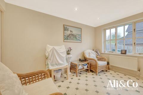 12 Birch Crescent, South Ockendon, RM15 6TZ