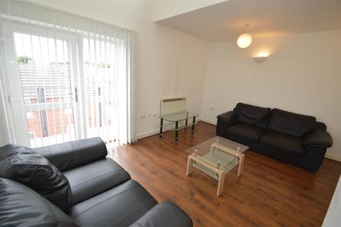 3 bedroom house to rent, Boston Street, Manchester M15