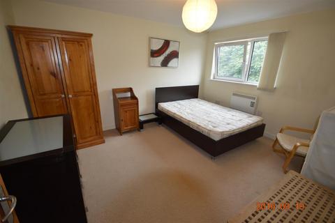 2 bedroom flat to rent, Bishops Corner, Hulme M15