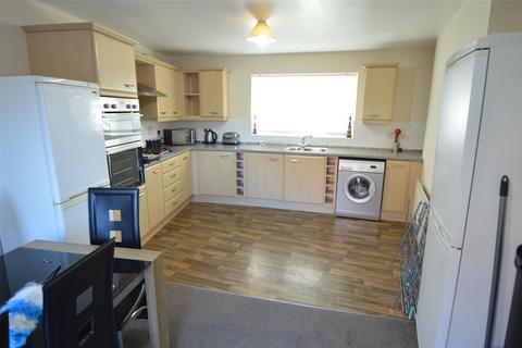 4 bedroom house to rent, Drayton Street, Manchester M15