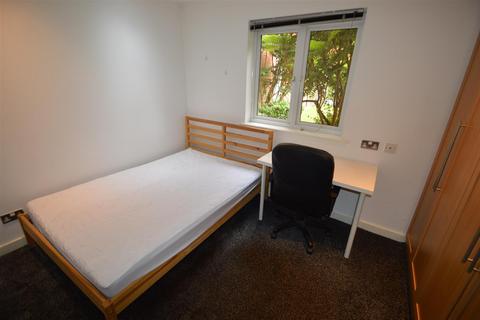 3 bedroom flat to rent, Stretford Road, Manchester M15