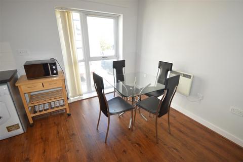 3 bedroom house to rent, Boston Street, Manchester M15