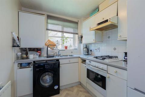 2 bedroom flat for sale, Richards Way, Cippenham