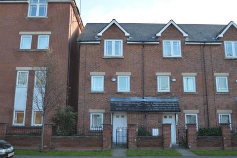 4 bedroom townhouse to rent, Chorlton Road, Manchester M15