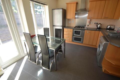 4 bedroom house to rent, Drayton Street, Manchester M15