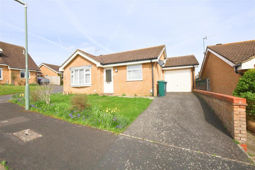 Pipers Close, Hove 3 bed detached bungalow for sale £500,000