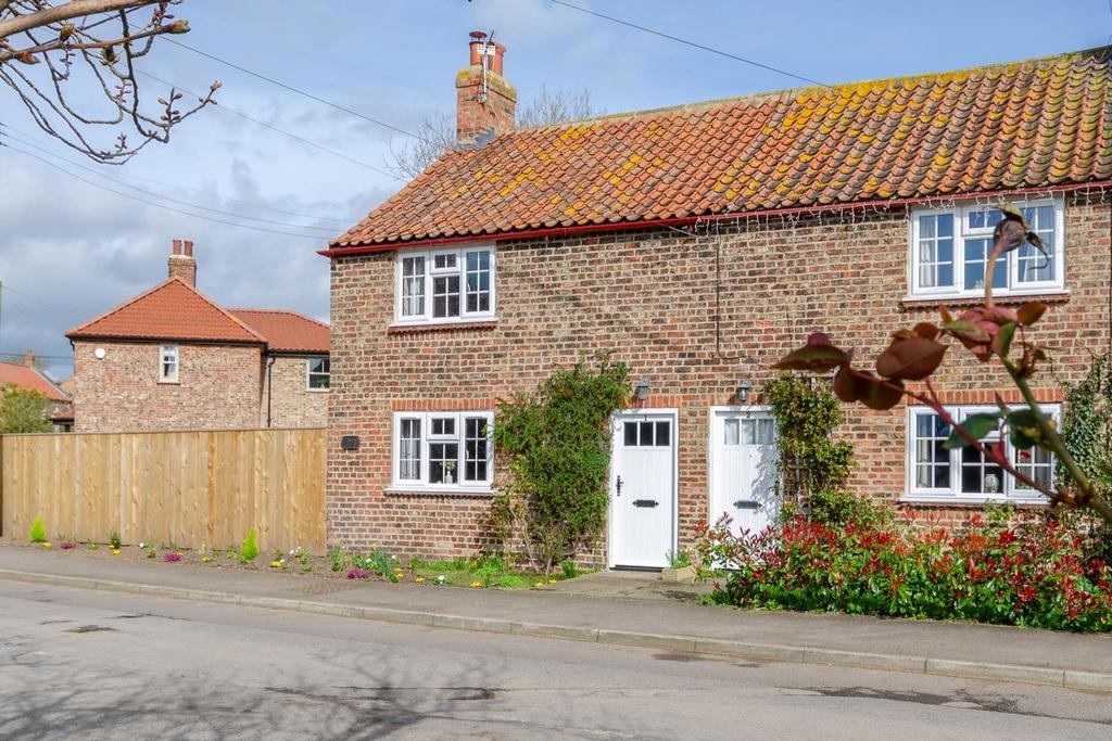 The Green, Aldwark 2 bed cottage for sale £299,995