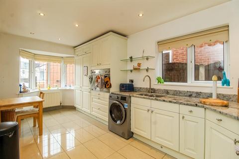 4 bedroom detached house for sale, Bramble Court, Wakefield WF1