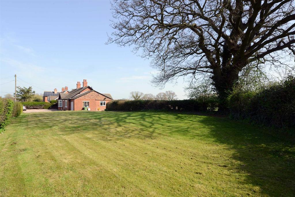 Shrewsbury Road, Hadnall, Shrewsbury 3 bed detached bungalow for sale