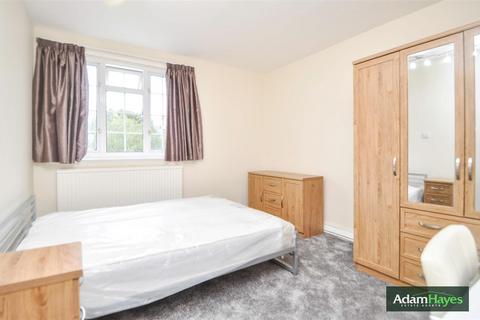 2 bedroom apartment to rent, Ballards Lane, Finchley Central N3