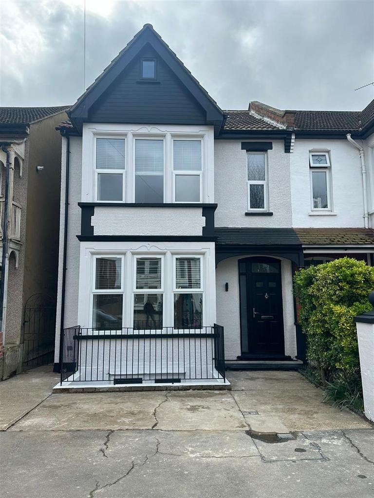 Kilworth Avenue, Southend on Sea 1 bed in a house share £950 pcm (£