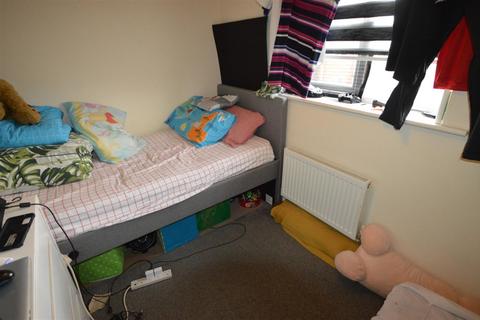 29 Everside Drive, Manchester, M8 8ES