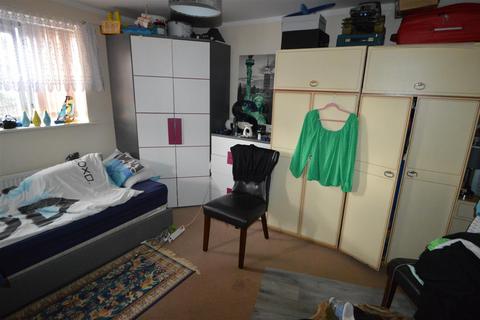 29 Everside Drive, Manchester, M8 8ES