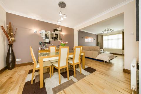 4 bedroom semi-detached house for sale, Spring Grove Crescent, Hounslow