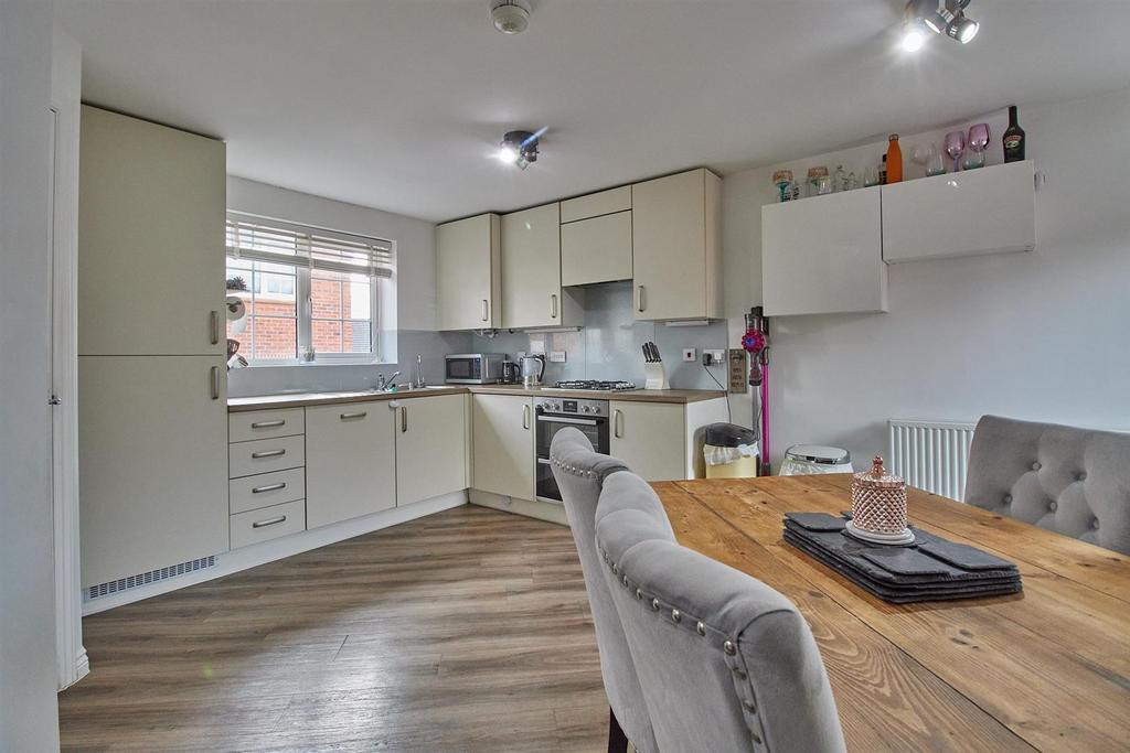 Fitted dining kitchen