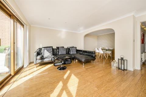 28 Beaumont Place, Isleworth, TW7 7LB