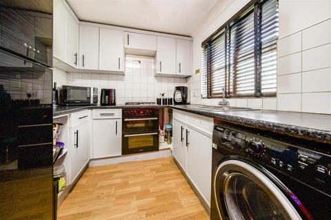 28 Beaumont Place, Isleworth, TW7 7LB