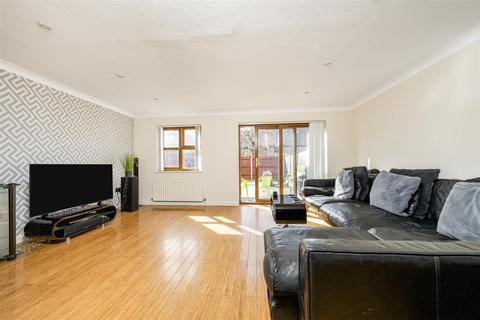 28 Beaumont Place, Isleworth, TW7 7LB